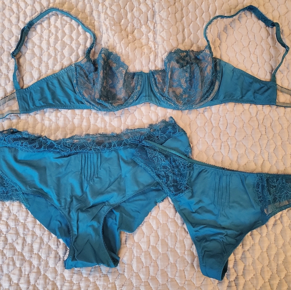 La Perla teal bra (32 C) and underwear set
